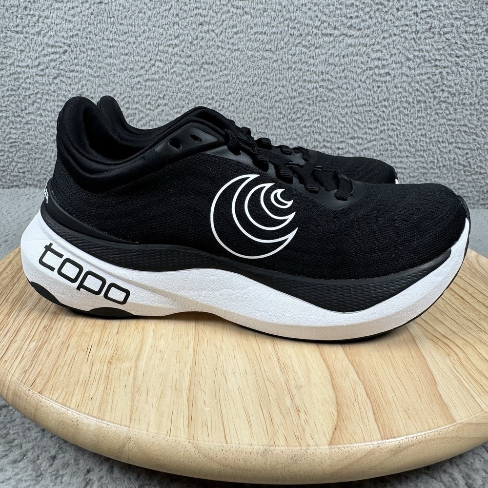 Topo Athletic Aura Womens Size 7 Black White 5mm Drop Road Running Shoes